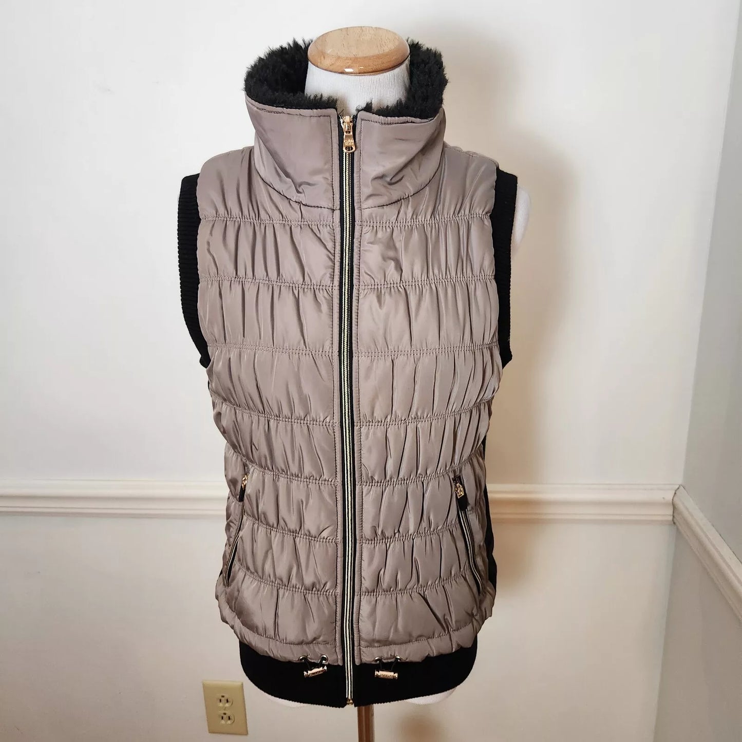 Calvin Klein Women Performance Puffer Vest Wind Resistant Full Zip